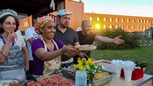 DAS GEGENTEIL VON GRAU, Refugees' Kitchen - kitev Oberhausen, Foto: Matthias Coers www.zweischritte.berlin coersvideo