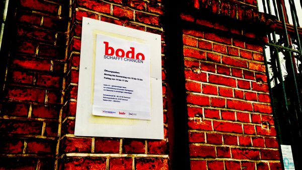 Foto: Matthias Coers zweischritte.berlin coersvideo | bodo Straßenmagazin, Bewegung in den Nischen der Städte, DAS GEGENTEIL VON GRAU