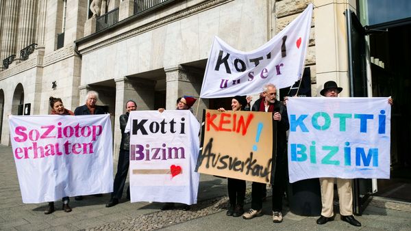 Matthias Coers zweischritte.berlin coersvideo Neues Kreuzberger Zentrum Protest Kurfürstendamm Hotel Zoo