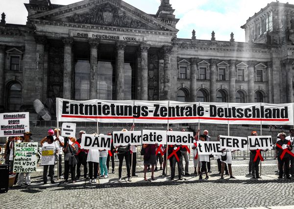Bewegung und Parlament